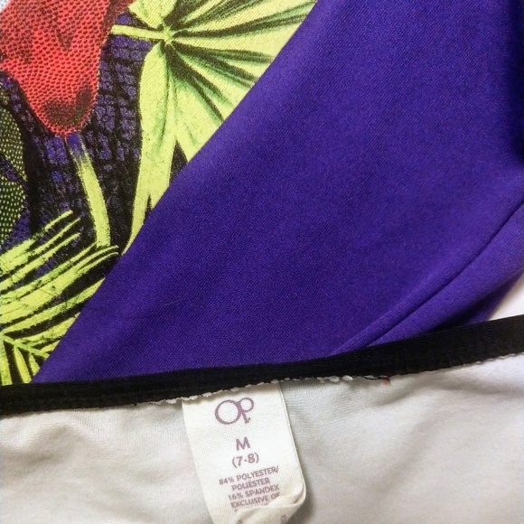 Rashguard and Bottoms - Picture 2 of 2